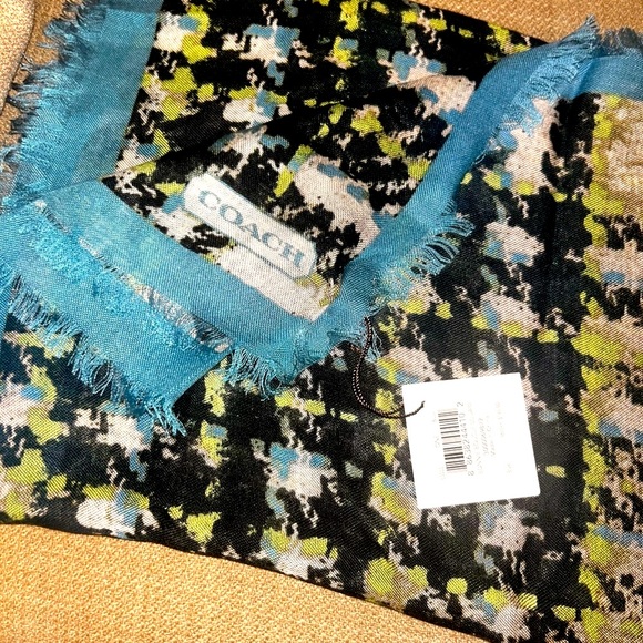 COACH Square Silk/Modal ( Worn One Time) Bonnie Boucle" Scarf - Picture 3 of 4